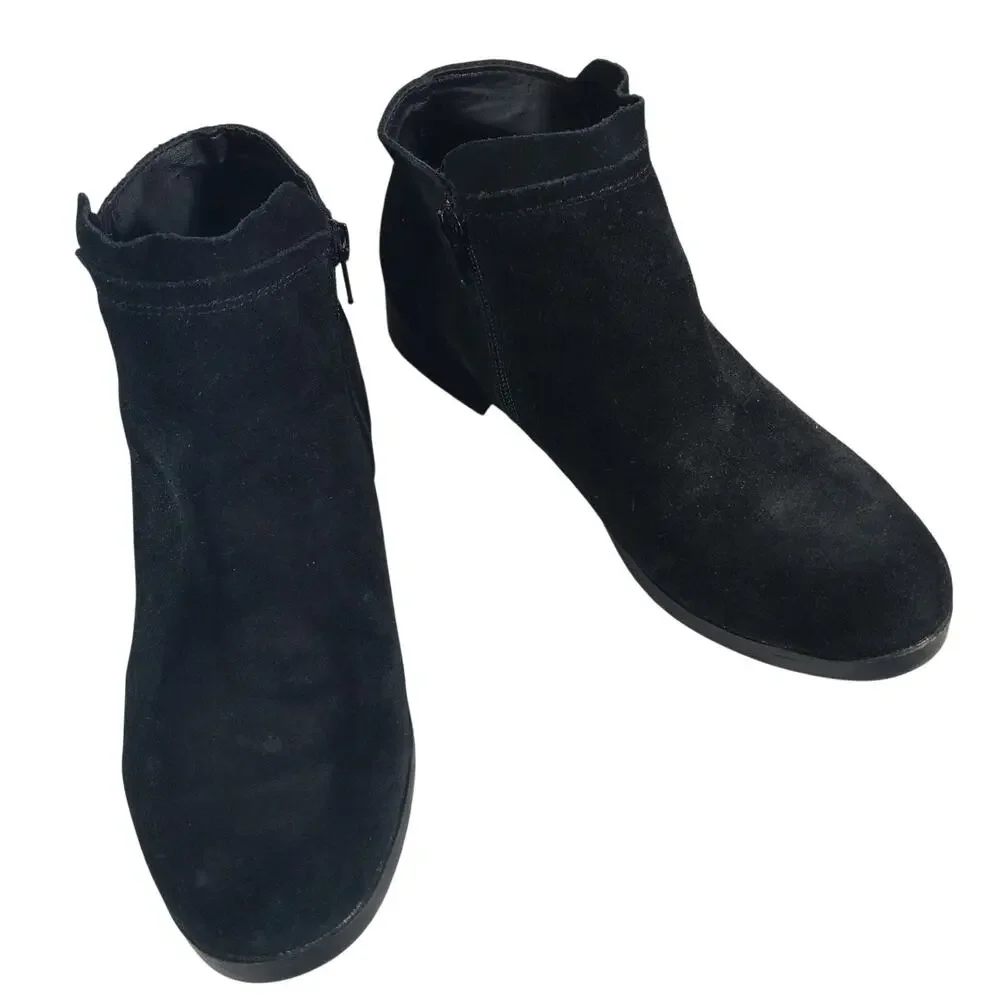 STEVE MADDEN! BLACK GENUINE SUEDE LEATHER LOW HEELED ZIPPER ANKLE BOOTS! SZ 8.5M
